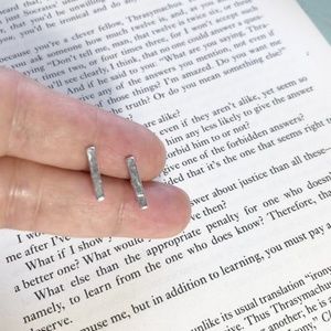 3 /35 WHITE GOLD BALANCE BAR STUDS